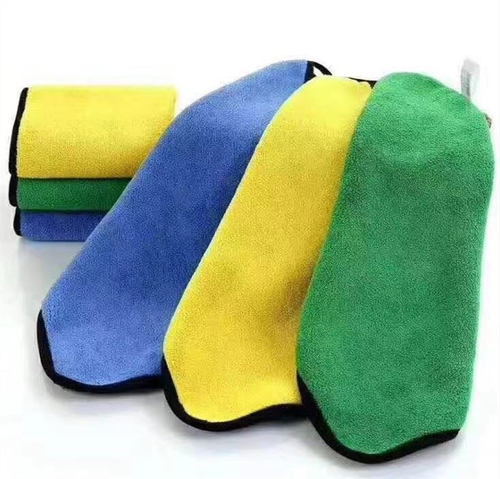 Večnamenska čistilna brisača za avtomobile